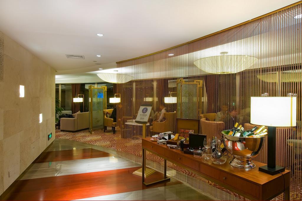 Landison Plaza International Hotel Zhenjiang  Interiør billede