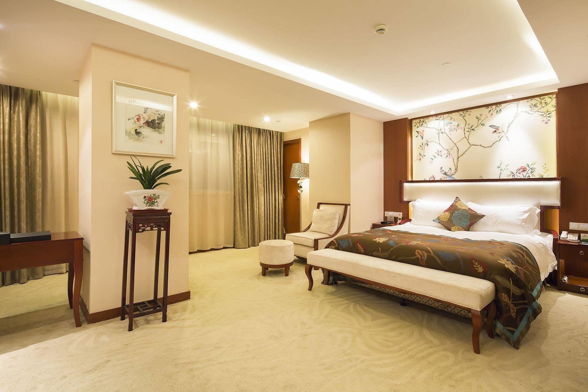Landison Plaza International Hotel Zhenjiang  Eksteriør billede